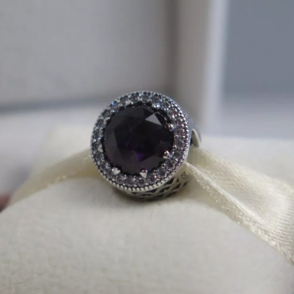 Pandora Royal Purple radiant Hearts charm. - Picture 3 of 8